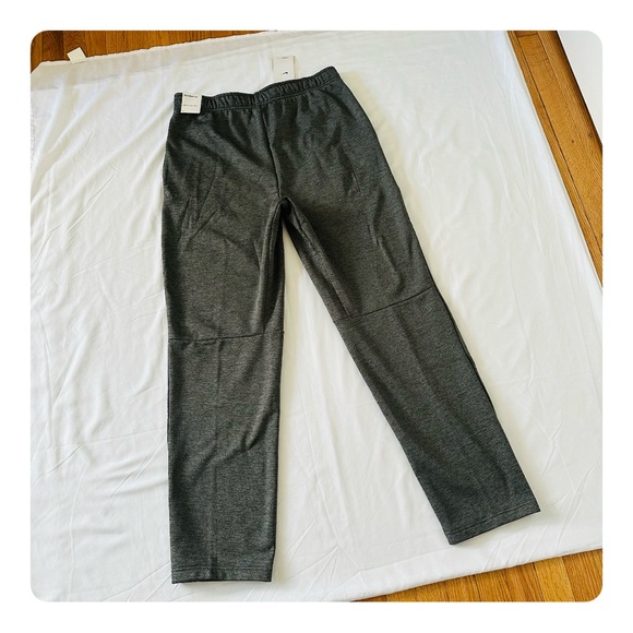 β
NWT Nike Therma Standard Fit Sweatpants - Gray β
- Picture 7 of 16